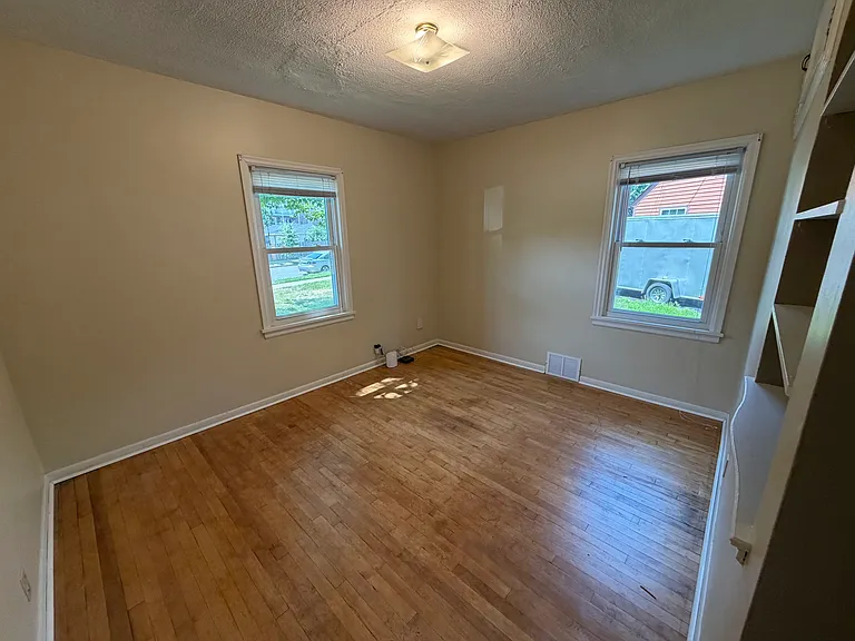 4904 53rd St E — Photo 14