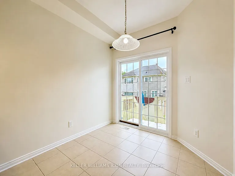 170 Laramie Cres — Photo 10
