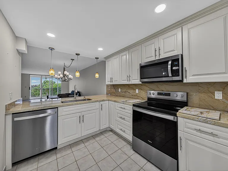 3503 Oaks Way #505 — Photo 6