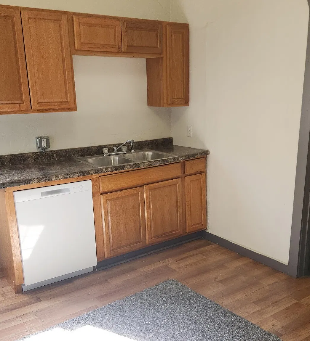 4 bed, 1306 sqft, $1,400 — Photo 1