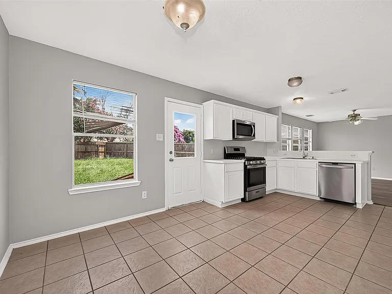 19451 Nasworthy Dr — Photo 21