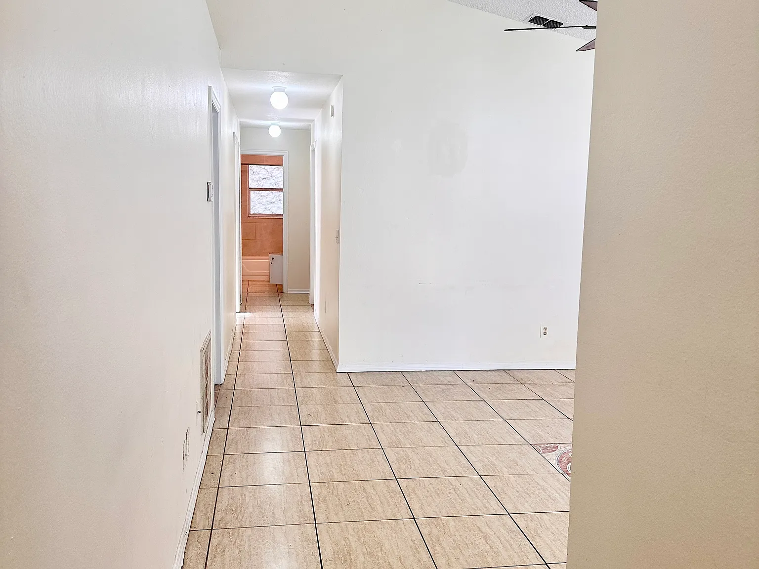3 bed, 1170 sqft, $2,200 — Photo 2