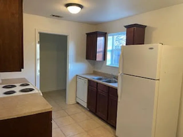 1030 N Kight St — Photo 2