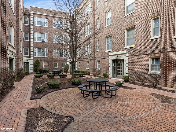 3rd image of 439 N Lombard Ave APT 3