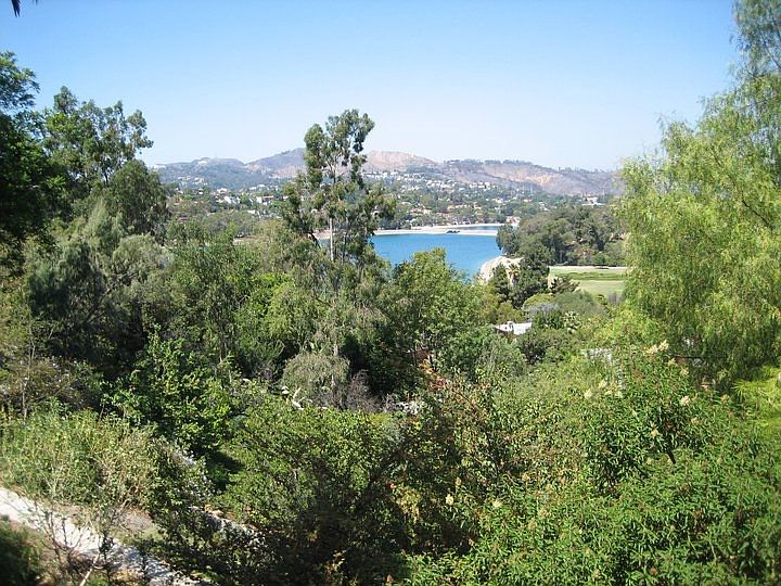 1st image of 2416 Loma Vista Pl