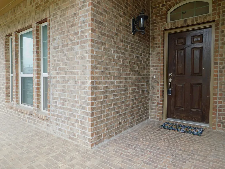 2401 Windhaven Dr — Photo 4