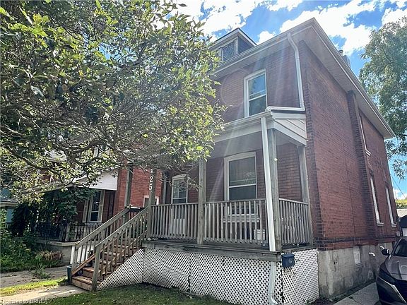 3rd image of 125 Marlborough St