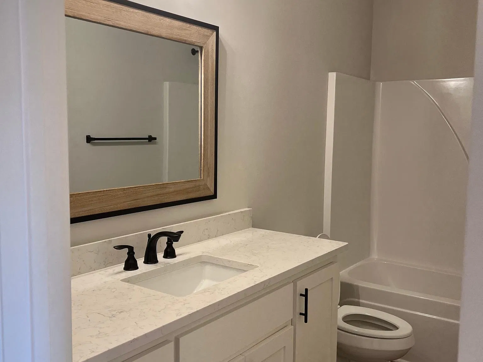 2 bed, 1030 sqft, $1,650 — Photo 3