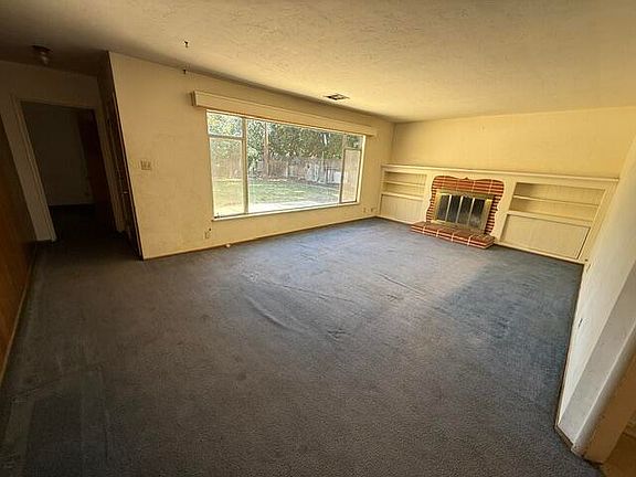 3rd image of 2438 W Walnut Avenue