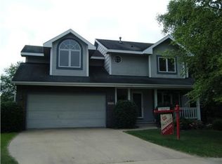 4803 Willowbend Rd NE, Cedar Rapids, IA 52411