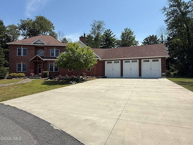 2nd image of 30 Beacon Hollow Way