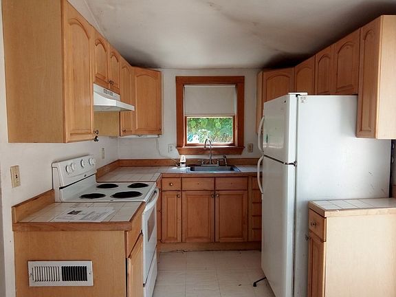 3rd image of 21 Asbury Ave
