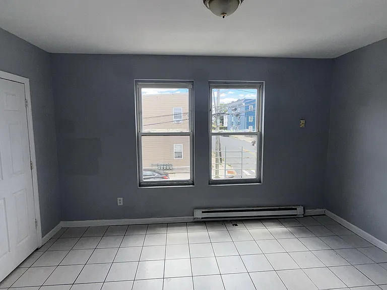 561-563 Bond St #2L — Photo 3