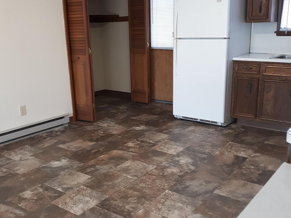 2nd image of 426 Packer Ave #426