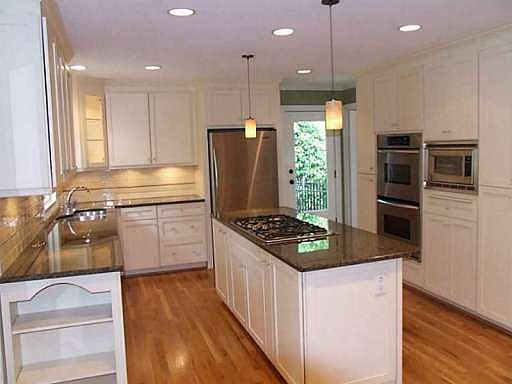 4th image of 702 Hickory Dr