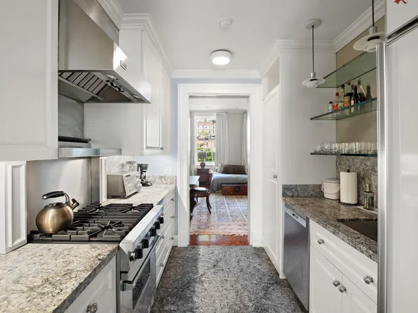 26 Washington Square N image 11 of 12