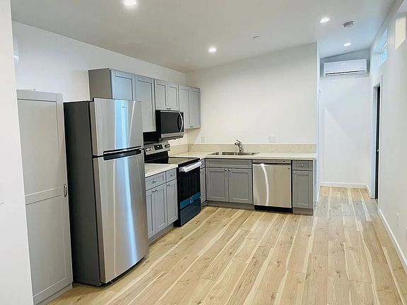 3rd image of 229 6th St #7