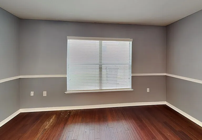 1952 Alambra Cir — Photo 14