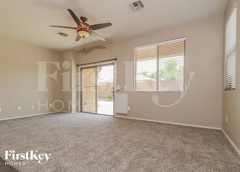 15427 W Canterbury Dr — Photo 4