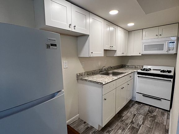 3rd image of 929 Lombard St #103