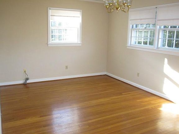 3rd image of 21 Beverly Hills Dr