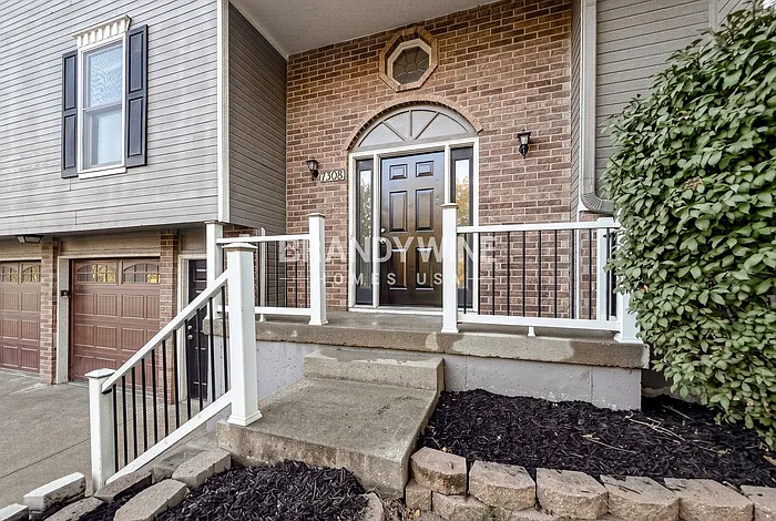 4 bed, 2.5 bath, 1946 sqft, $2,424 — Photo 3