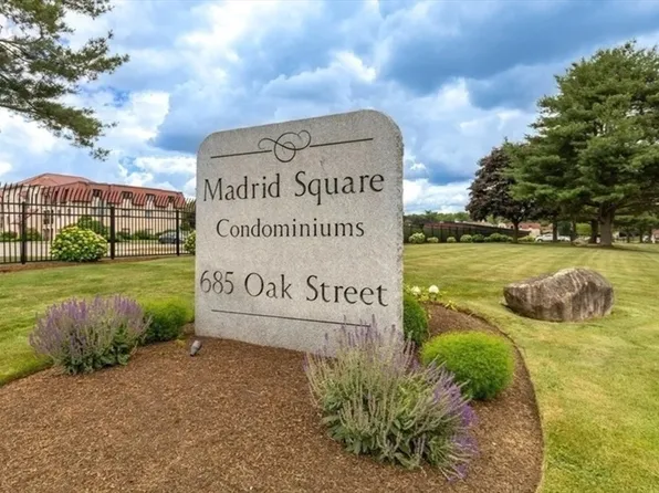 685 Oak St #15-3, Brockton, MA 02301