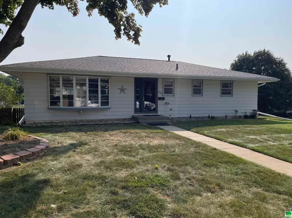 2620 S Magnolia St, Sioux City, IA 51106