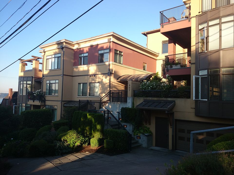 1st image of 907 Warren Ave N APT 402