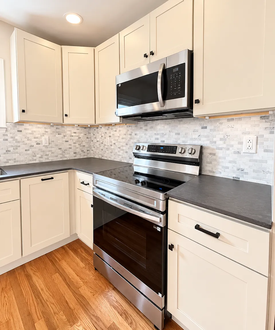 3 bed, 1250 sqft, $2,500 — Photo 3