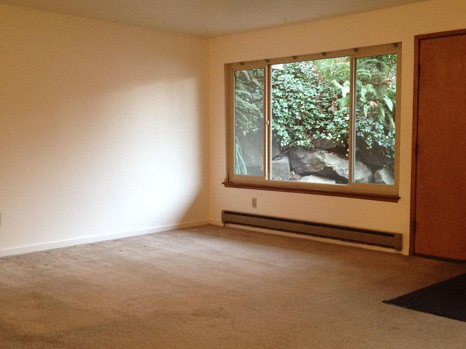1st image of 9400 Ravenna Ave NE APT 2