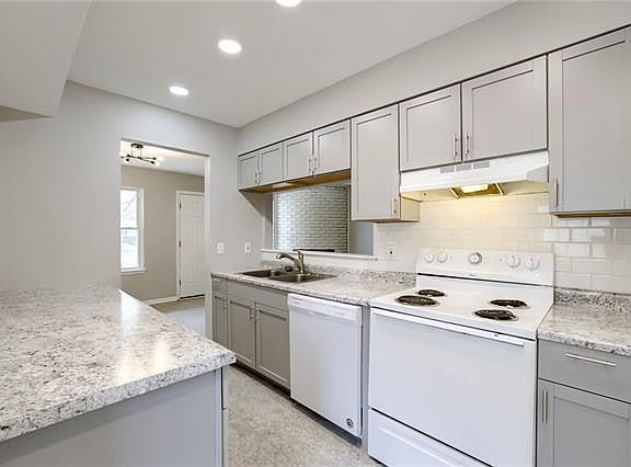 3rd image of 5508 Crest Dr #1