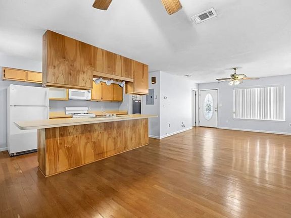5th image of 1706 Azalea Dr #638