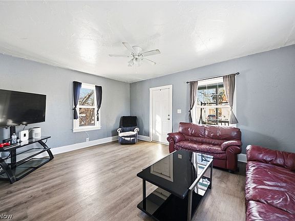 4th image of 3323 Dallas Ave