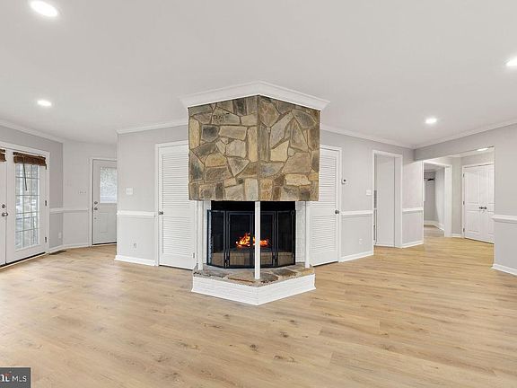 5th image of 1025 Aquia Dr