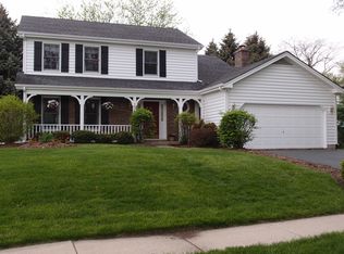 574 Glen Garry Rd, Cary, IL 60013