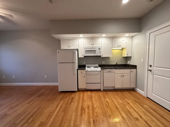 60 Pearl St #304, Braintree, MA 02184