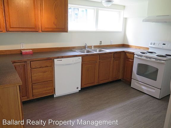 4th image of 12312 33rd Ave NE