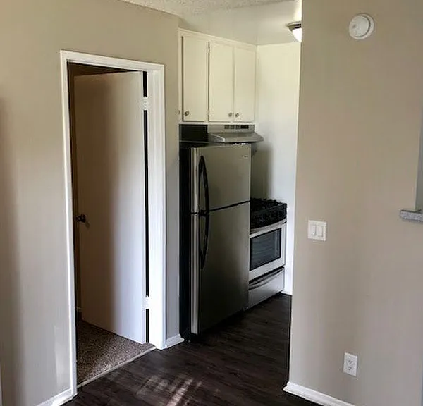 4840 S Rose Ave — Photo 7