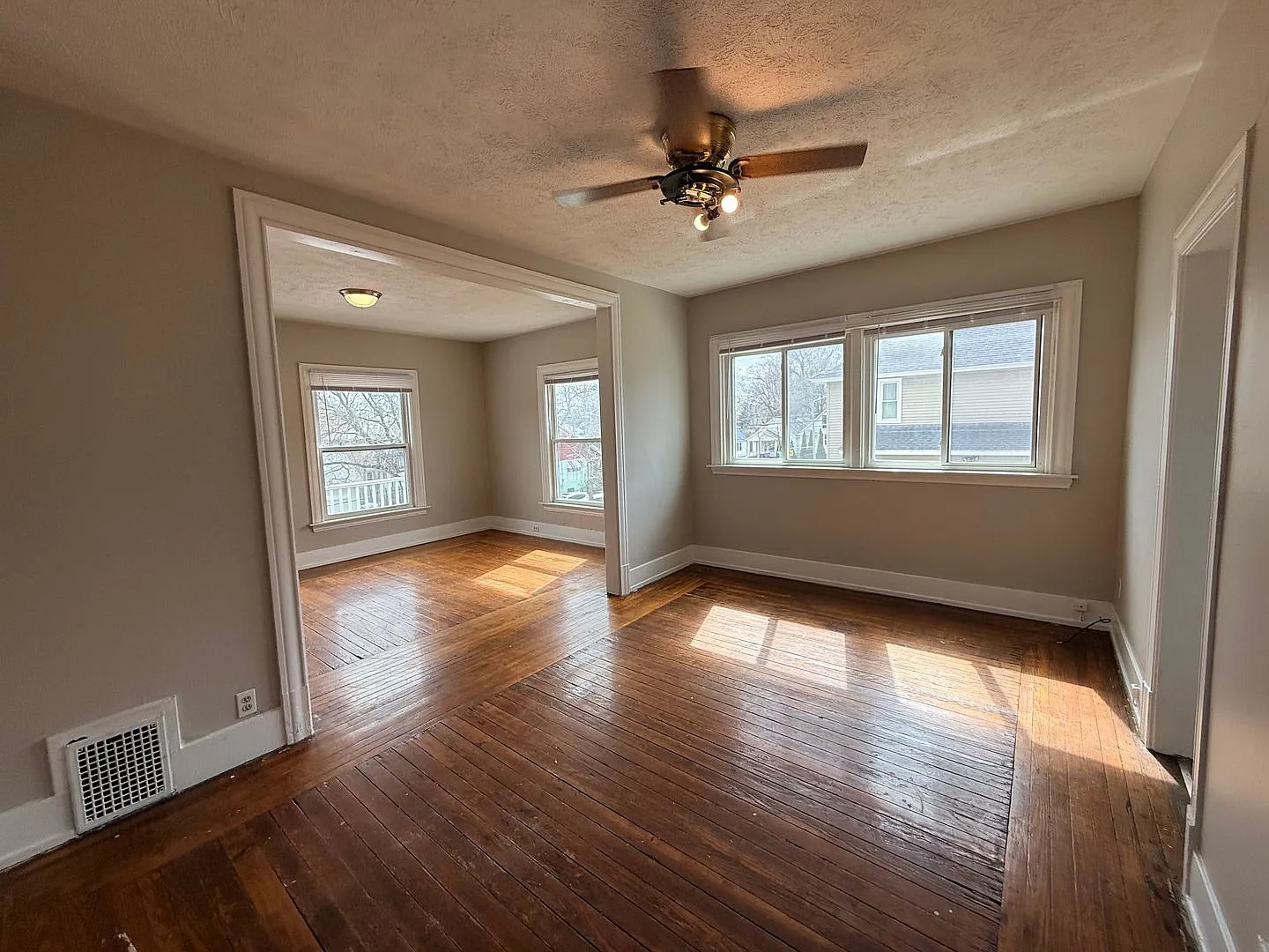 1013 Fremont Ave NW — Photo 3