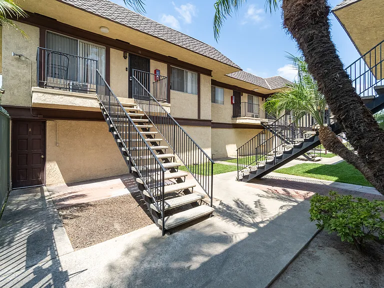 3523 W Savanna St — Photo 6