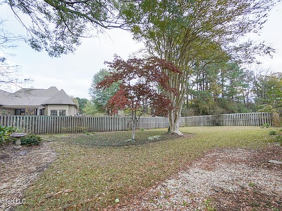 3rd image of 325 Mockingbird Ln