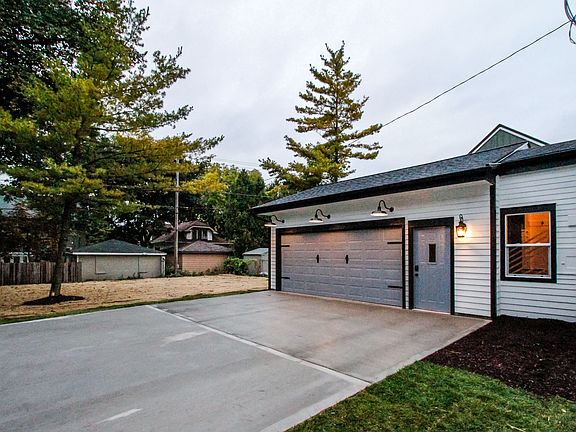 5th image of 4055 N Stowell Ave