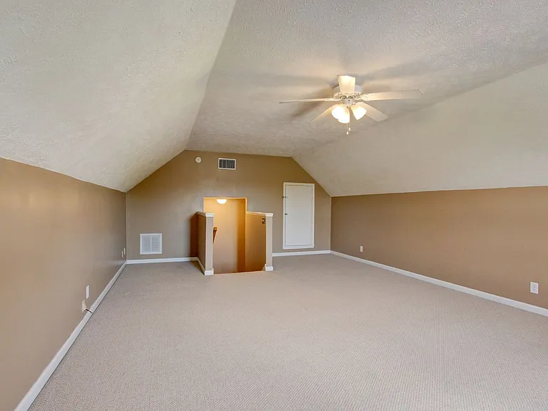3729 Kendra Ct N — Photo 33