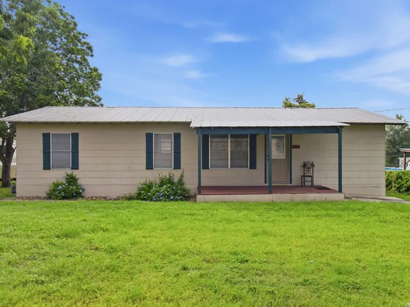 305 W MAVERICK ST, Falls City, TX 78113