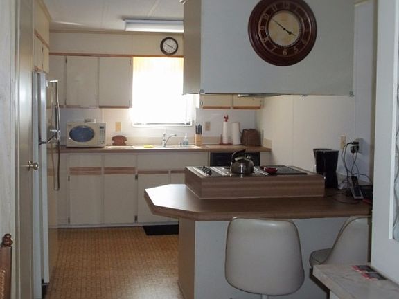 4th image of 121 Oak Ln