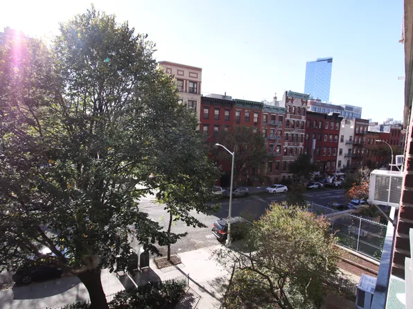 264 East Broadway image 8 of 17