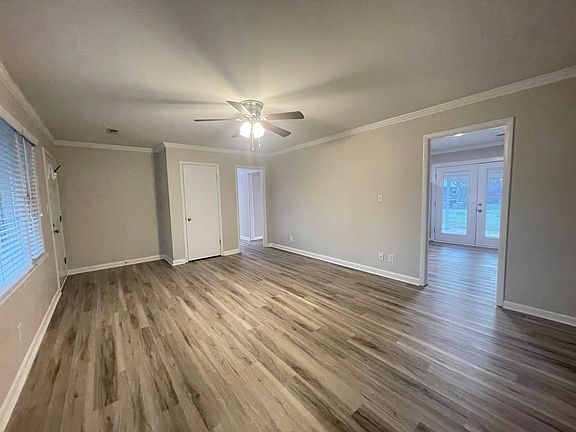 4th image of 502 W Lakeside Dr
