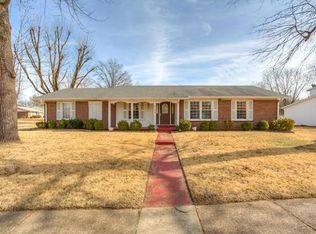 2850 Heatherton Dr, Florissant, MO 63033