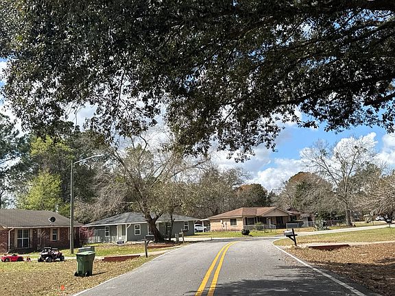 4th image of 930 Greenbriar Trl